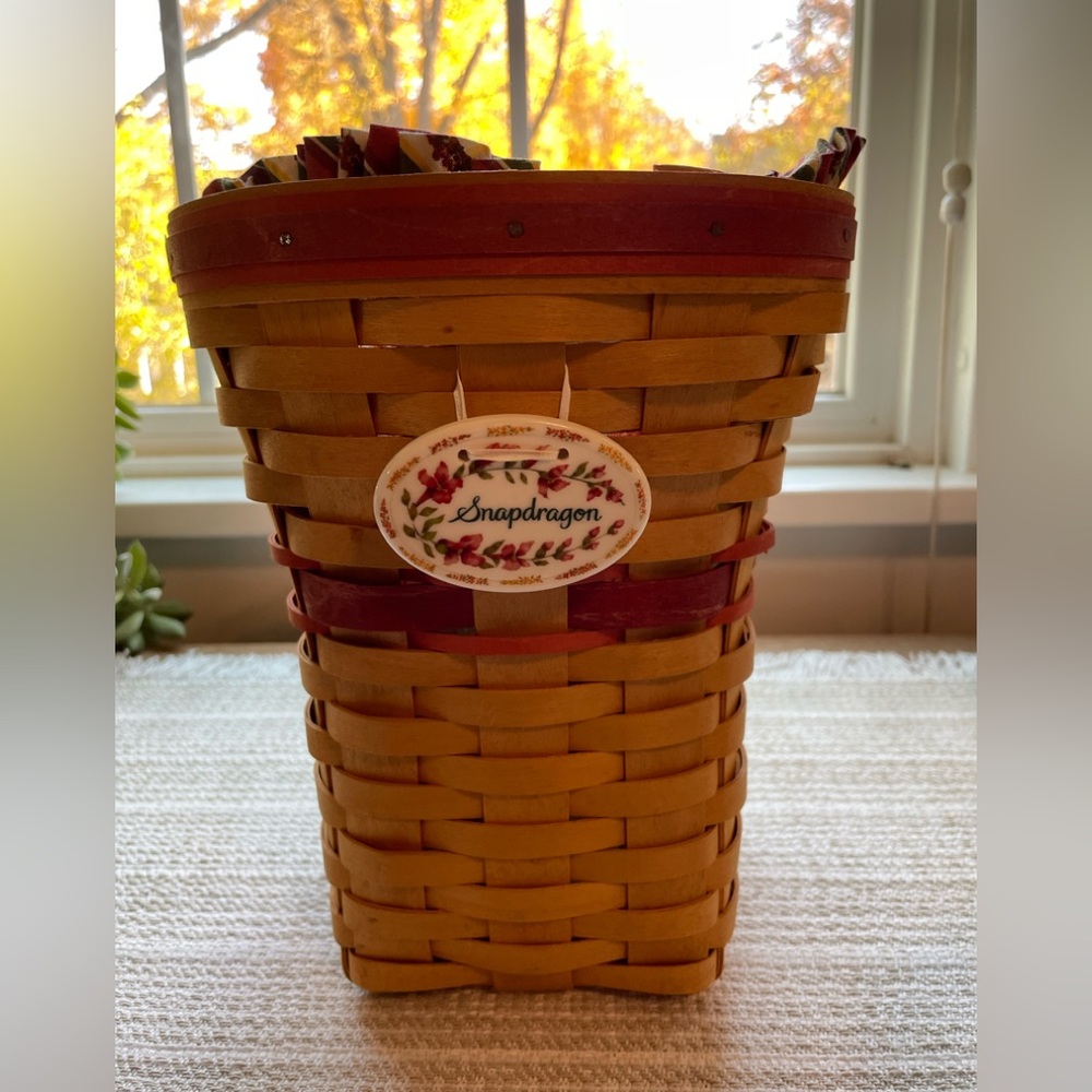 Longaberger hand woven basket with liner. Made in 1998